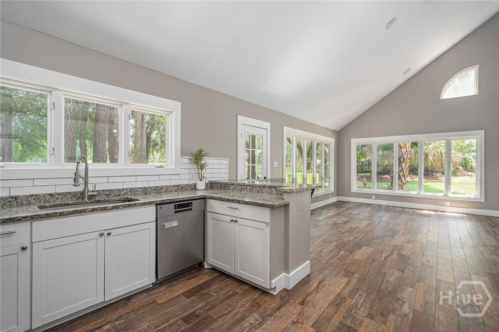 Image 12 of property listing at 22 Monastery Road, Savannah, GA 31411