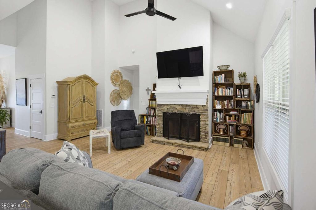 566 Roper Drive, Clarkesville, GA 30523 — photo 2