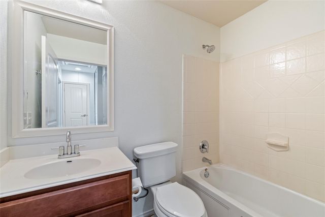 10200 E Lone Pine LN, Austin, TX 78747