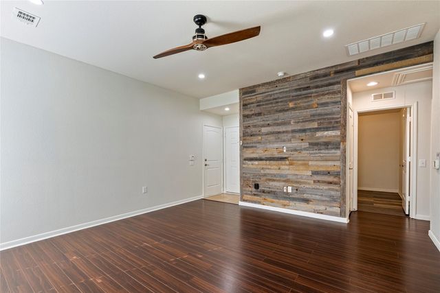 10200 E Lone Pine LN, Austin, TX 78747