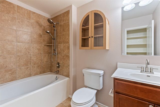 10200 E Lone Pine LN, Austin, TX 78747