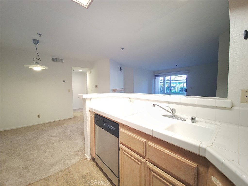 Image 12 of property listing at 5728 Oak Bend Lane 202, Oak Park, CA 91377
