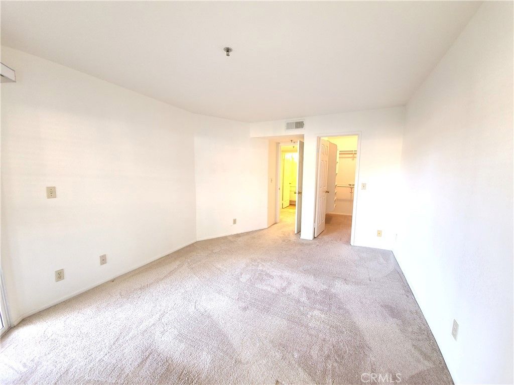 Image 16 of property listing at 5728 Oak Bend Lane 202, Oak Park, CA 91377