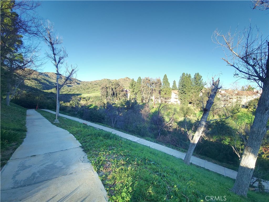 Image 23 of property listing at 5728 Oak Bend Lane 202, Oak Park, CA 91377
