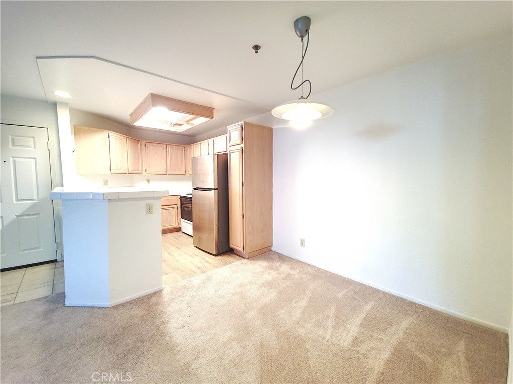 Image 6 of property listing at 5728 Oak Bend Lane 202, Oak Park, CA 91377