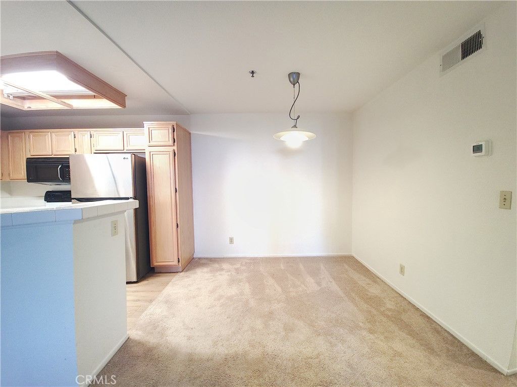 Image 7 of property listing at 5728 Oak Bend Lane 202, Oak Park, CA 91377