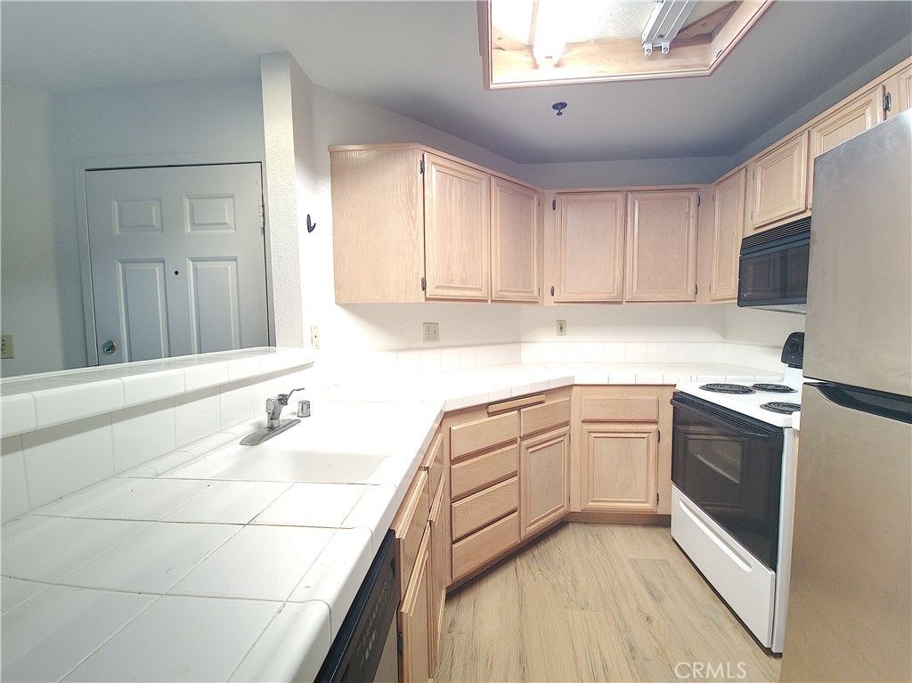 Image 9 of property listing at 5728 Oak Bend Lane 202, Oak Park, CA 91377