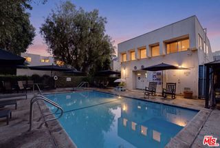 18411 Hatteras Street 246, Tarzana (los Angeles), CA 91356
