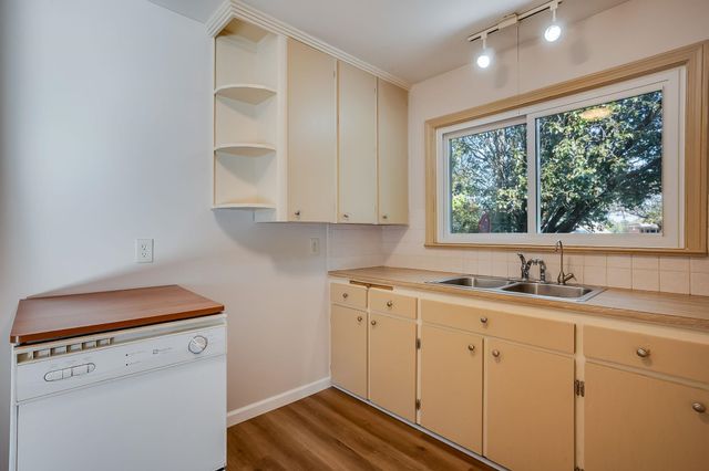 1122 Inverness, Wichita, KS 67218