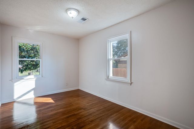 1122 Inverness, Wichita, KS 67218