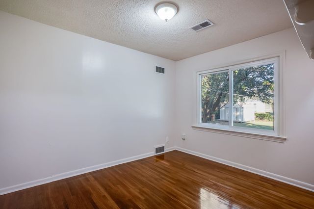 1122 Inverness, Wichita, KS 67218