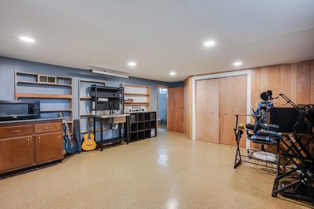 1122 Inverness, Wichita, KS 67218