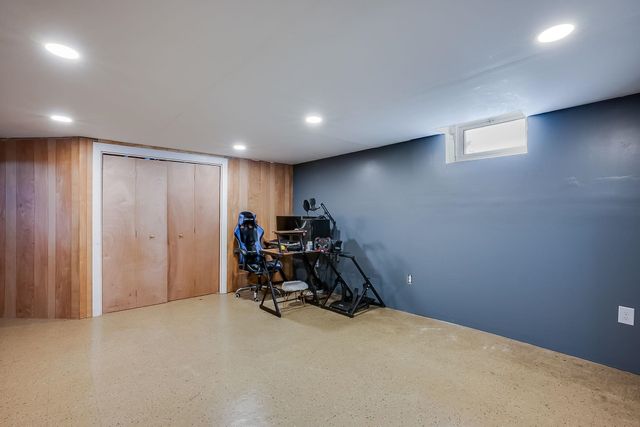 1122 Inverness, Wichita, KS 67218