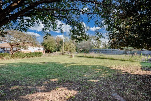 1122 Inverness, Wichita, KS 67218