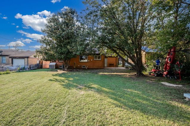 1122 Inverness, Wichita, KS 67218