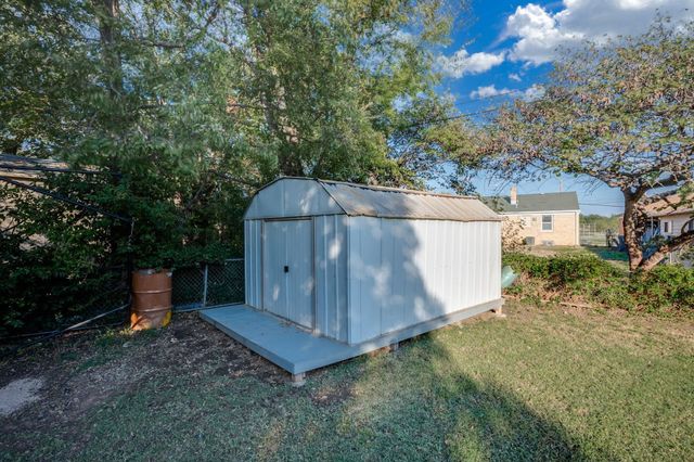 1122 Inverness, Wichita, KS 67218