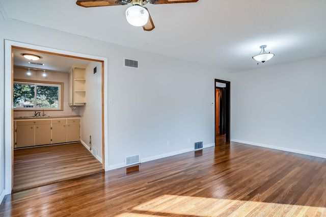 1122 Inverness, Wichita, KS 67218