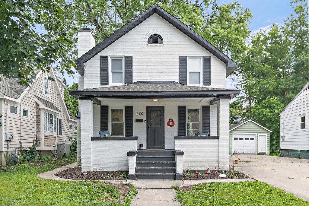 845 N 10th Street, Dekalb, IL 60115