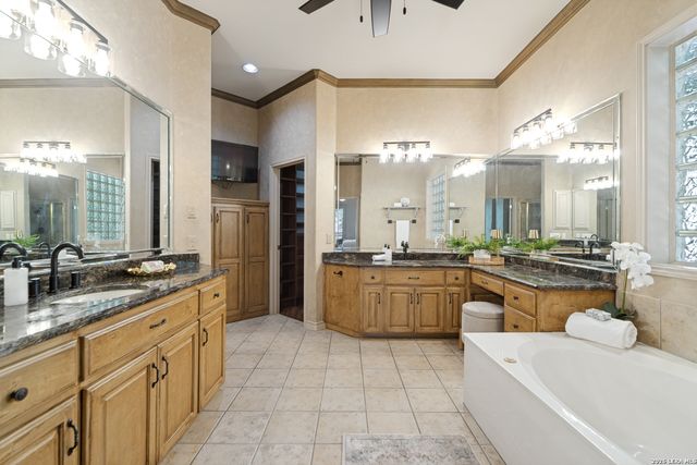 8 ASPEN CREEK DR, San Antonio, TX 78248