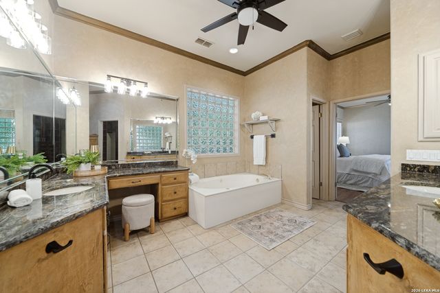 8 ASPEN CREEK DR, San Antonio, TX 78248
