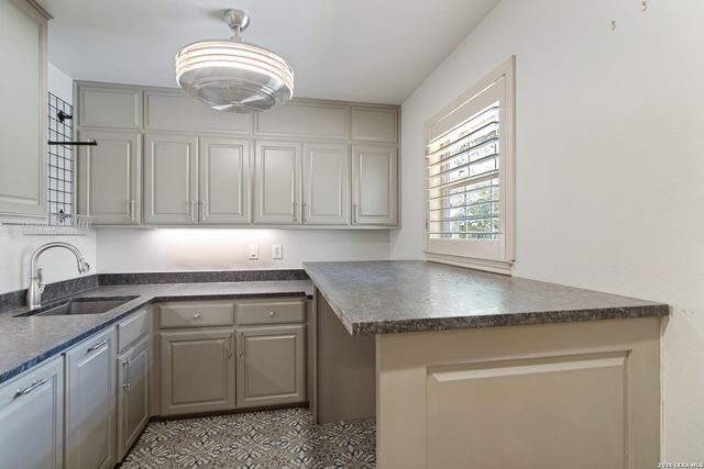 8 ASPEN CREEK DR, San Antonio, TX 78248