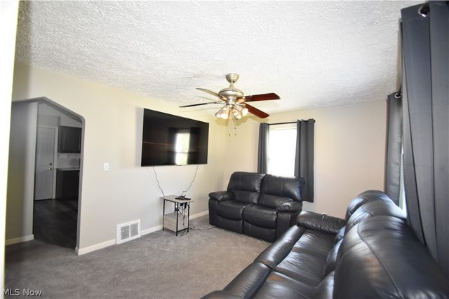 616 Poland Avenue, Struthers, OH 44471