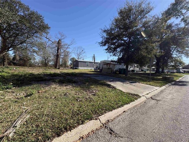 818 Live Oak Street, Westlake, LA 70669