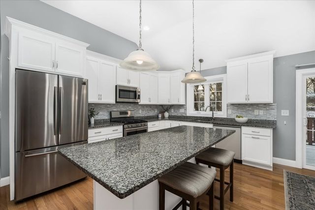 4 Donald Ave, Chelmsford, MA 01824