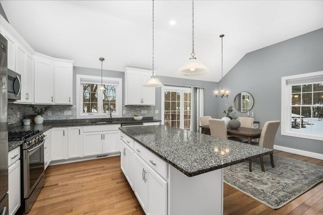 4 Donald Ave, Chelmsford, MA 01824