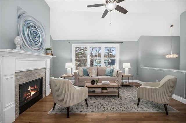 4 Donald Ave, Chelmsford, MA 01824