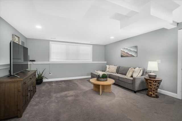 4 Donald Ave, Chelmsford, MA 01824