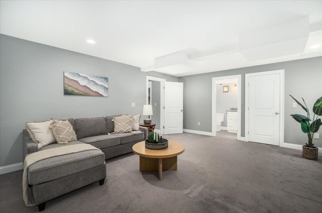 4 Donald Ave, Chelmsford, MA 01824