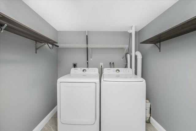 4 Donald Ave, Chelmsford, MA 01824