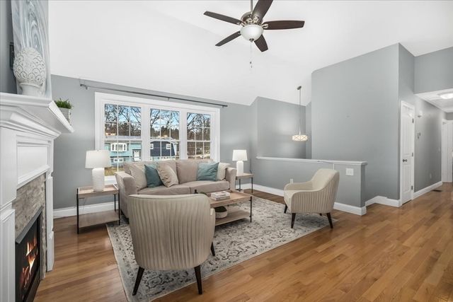 4 Donald Ave, Chelmsford, MA 01824