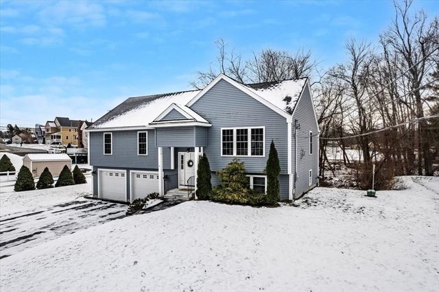 4 Donald Ave, Chelmsford, MA 01824