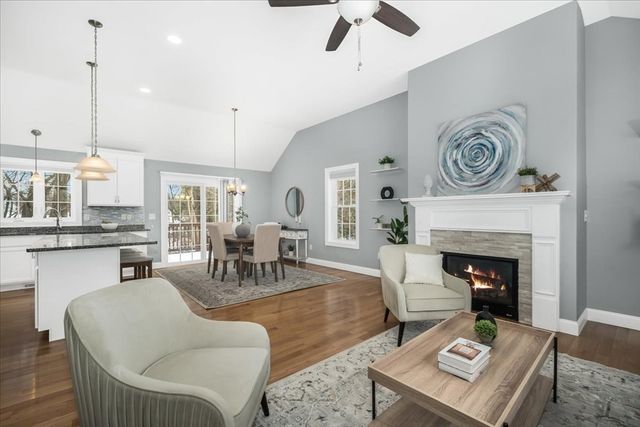 4 Donald Ave, Chelmsford, MA 01824