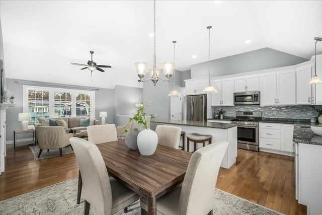 4 Donald Ave, Chelmsford, MA 01824