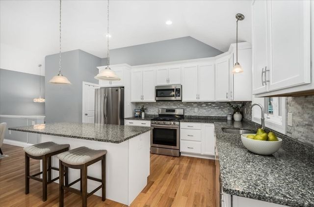 4 Donald Ave, Chelmsford, MA 01824