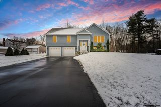 4 Donald Ave, Chelmsford, MA 01824