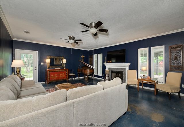 816 Tanglewood Drive, Bryan, TX 77802