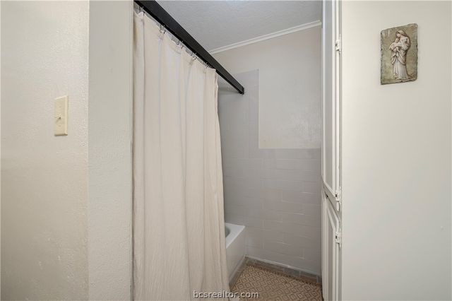 816 Tanglewood Drive, Bryan, TX 77802