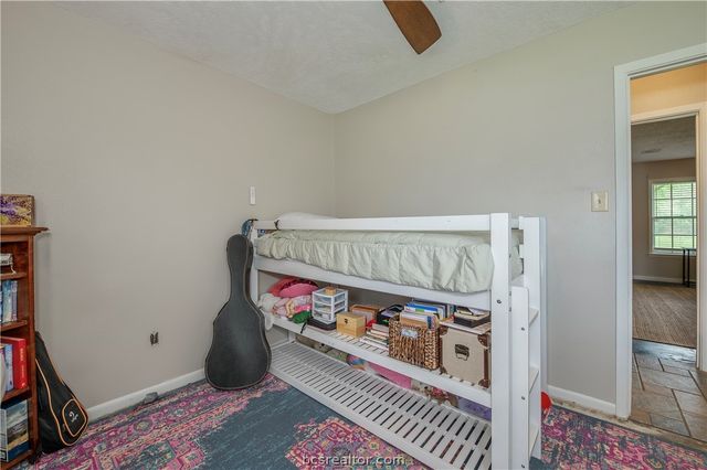 816 Tanglewood Drive, Bryan, TX 77802