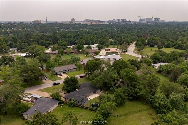 816 Tanglewood Drive, Bryan, TX 77802