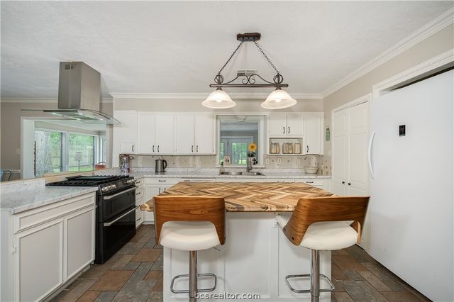 816 Tanglewood Drive, Bryan, TX 77802