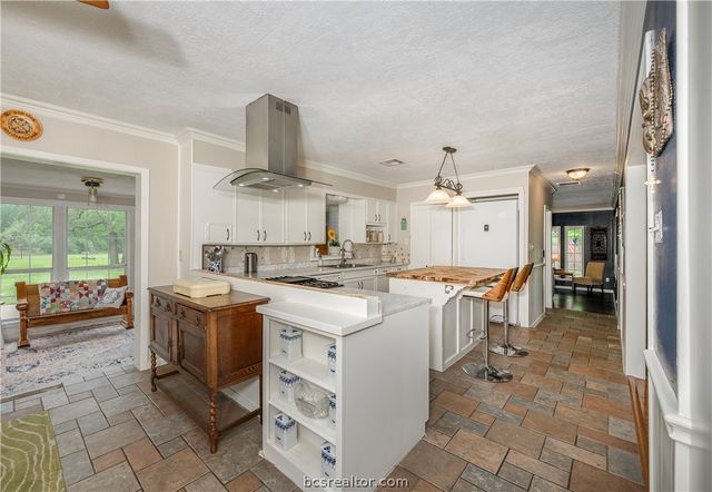 816 Tanglewood Drive, Bryan, TX 77802