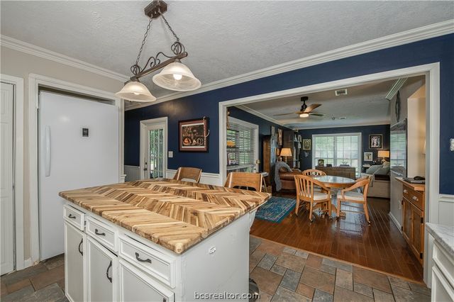 816 Tanglewood Drive, Bryan, TX 77802
