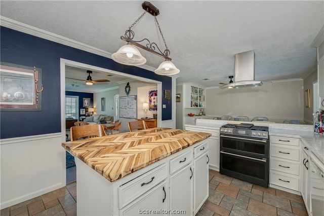 816 Tanglewood Drive, Bryan, TX 77802