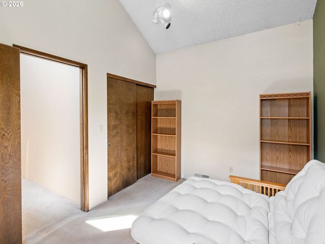 11641 Se FLAVEL St, Portland, OR 97266
