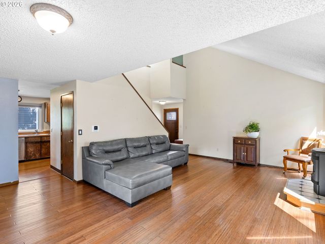 11641 Se FLAVEL St, Portland, OR 97266