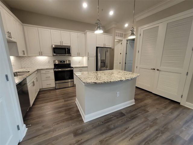 2111 Austin Street 306, Houston, TX 77002